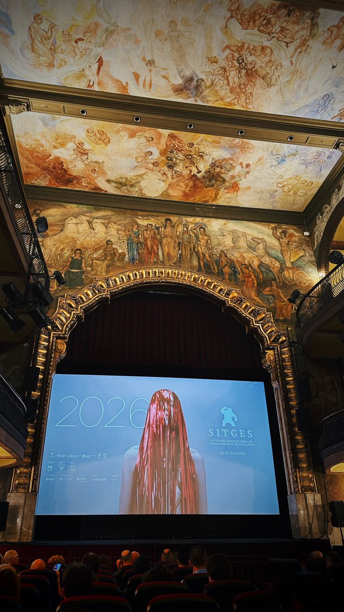 _franmedina's tweet photo. @ypdistribution @leviticusfilm @mubi @CampMiasmaFilm @UniversalPics @NicolasWR @Cinemes_Girona @neonrated @missannabiller ‘Imposters’ es la nota sci-fi que estaba echando en falta en #Sitges2026. Cuando crees que ya has visto venir el giro, te sorprende con otra vuelta de tuerca.

Qué alegría Jessica Rothe tan de vuelta al género. Un cierre a la altura en un festival en el que ha habido de todo. https://t.co/8kgNn6Algd