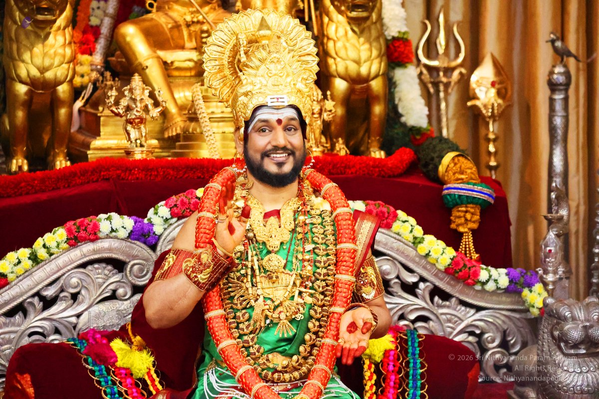SriNithyananda's tweet photo. 🔱 NAVARATRI DAY 2 | DIVINE DARSHAN OF DEVI MEENAKSHI 🌺

Śrīvidyāṁ Śivavāmabhāganilayāṁ Hrīṅkāramantrōjjvalāṁ,
Śrīcakrāṅkitabindumadhyavasatiṁ Śrīmatsabhānāyakīm.

🙏 Devi Meenakshi, the sovereign embodiment of Paramashiva and Parashakti, shower Her divine grace upon all, awakening fearlessness, wisdom, and enlightened sovereignty. May Her compassionate glance bestow the ultimate blessings of enlightenment.

Relive the divine moments of Day 2 Darshan from KAILASA’s Navaratri Special Satsang Series, “QUANTUM ENERGY MANIFESTATION (SHAKTAM).”
🔱 October 11–21, 2026
🪔 Daily at 10:30 AM ET | 8:00 PM IST
#Navaratri #Kailasa #Nithyananda