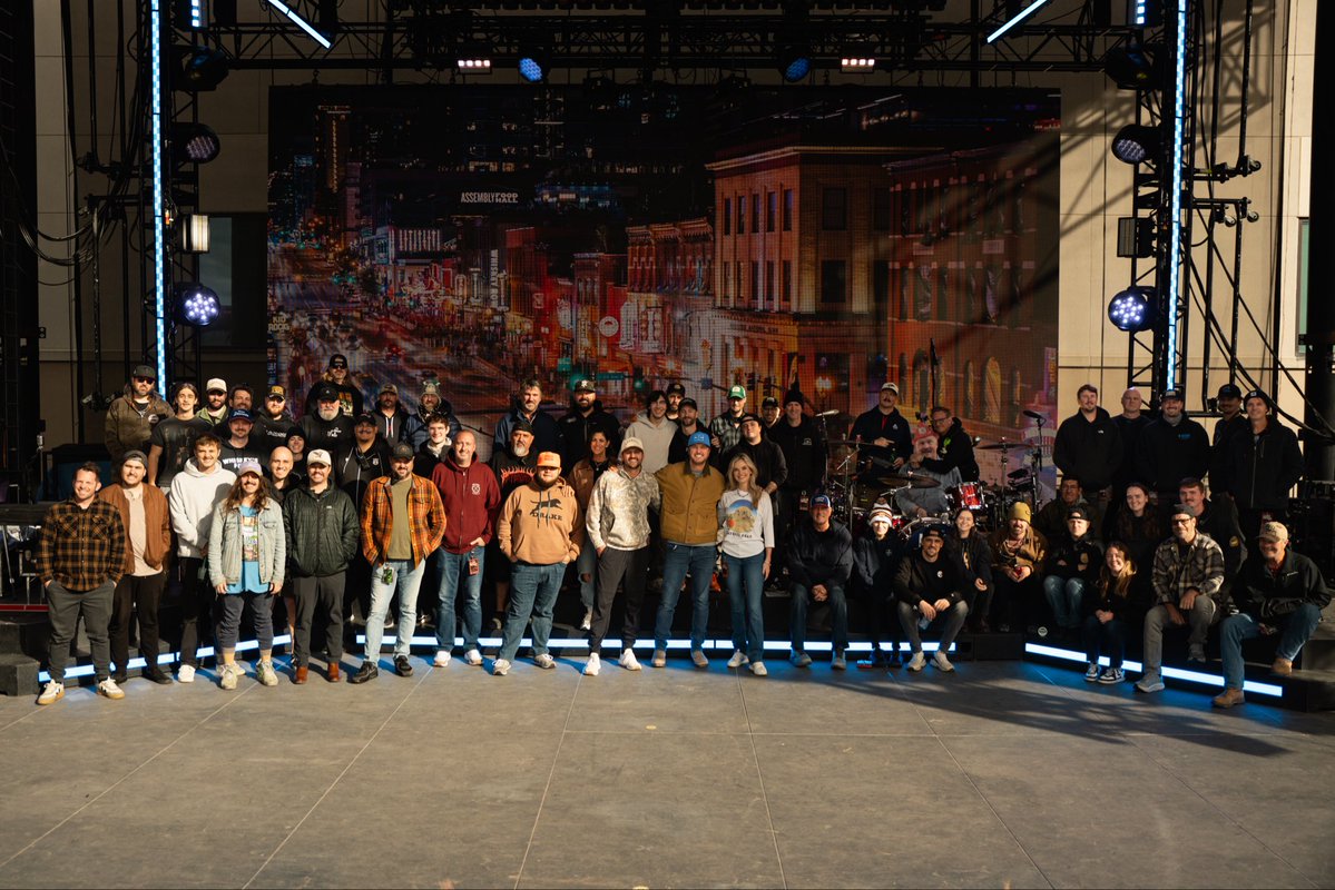 lukebryan's tweet photo. What a run, y’all. Had one heck of a time out on the #WordOnTheStreetTour this summer. Can’t thank y’all enough for letting me do what I love again and again each year. And thank you to the LBO for making these shows so great and all these talented artists that warmed up the stage for me every night. Love y’all and can’t wait to see y’all out on the road soon.
