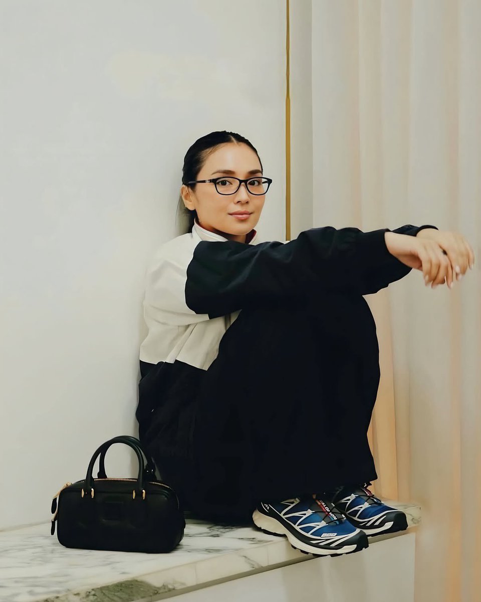 xuanjjn_'s tweet photo. TEH, SINO NAG-DECIDE NA GAWING SOSYAL ANG SALOMON?! 😭🤌🏻✨

Bea Alonzo, Kathryn Bernardo, Gabbi Garcia &amp; Jisoo have proves na HINDI LANG PANG-HIKE ANG SALOMON! 😩💅🏻 From trail shoes to clean girl aesthetic, travel OOTDs, at effortless rich-girl fits?GIRL, THE GLOW UP IS REAL! ✨ https://t.co/d5v0lpRPHg