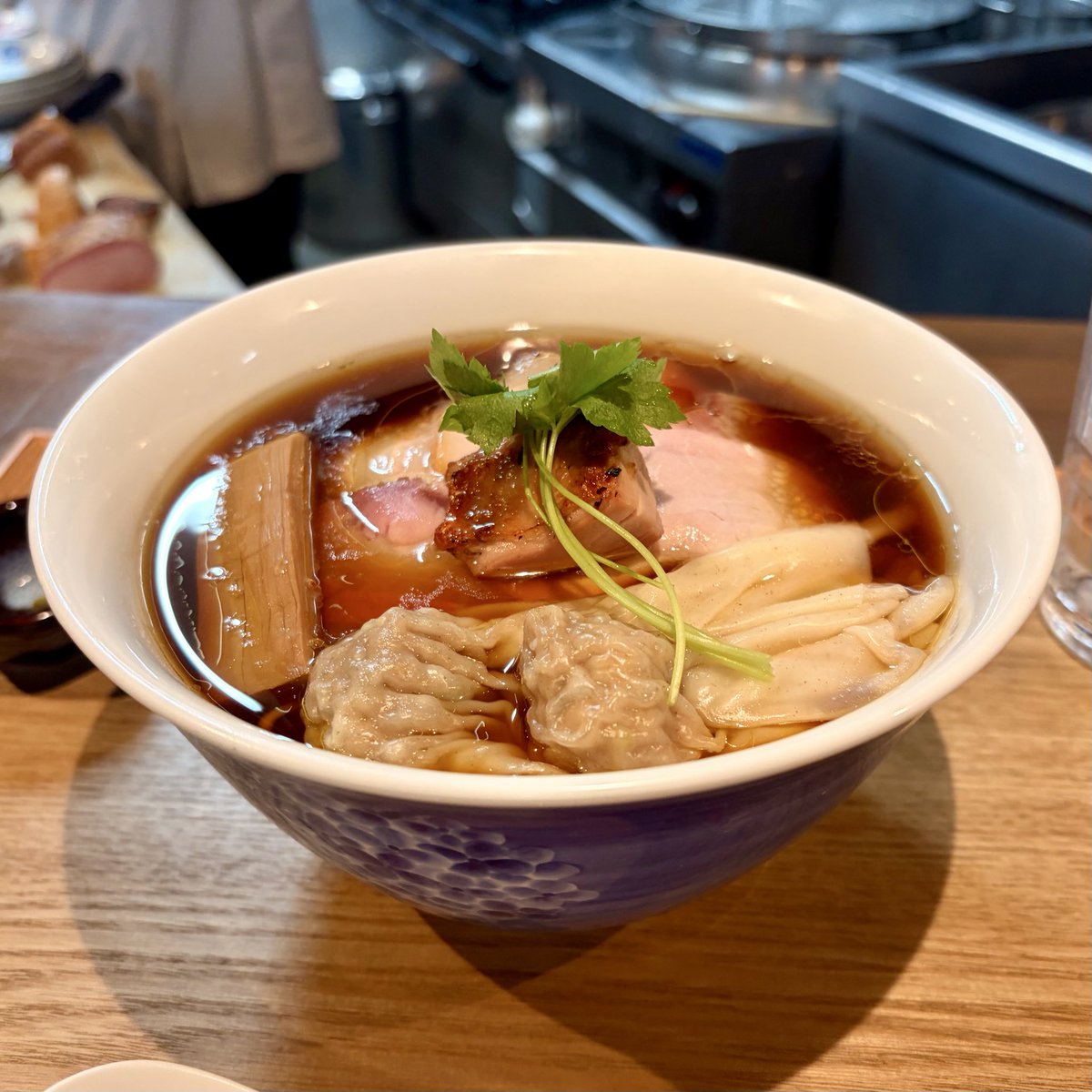 EL____PRIMERO's tweet photo. 2026.10.11

らぁ麺紫陽花
愛知県名古屋市中川区八剱町

特製醤油らぁ麺 2100円　大盛り 200円

日曜日最終枠で煮干し以外ほぼ残ってた😊 久しぶりに頂く醤油はスープの出汁っぽさと言うか、醤油のキレより旨味が全面に出て凄く好きな感じ✨白を食べがちだけど醤油も良い💯

とても美味しかったです🍜 https://t.co/embHFG4QFj