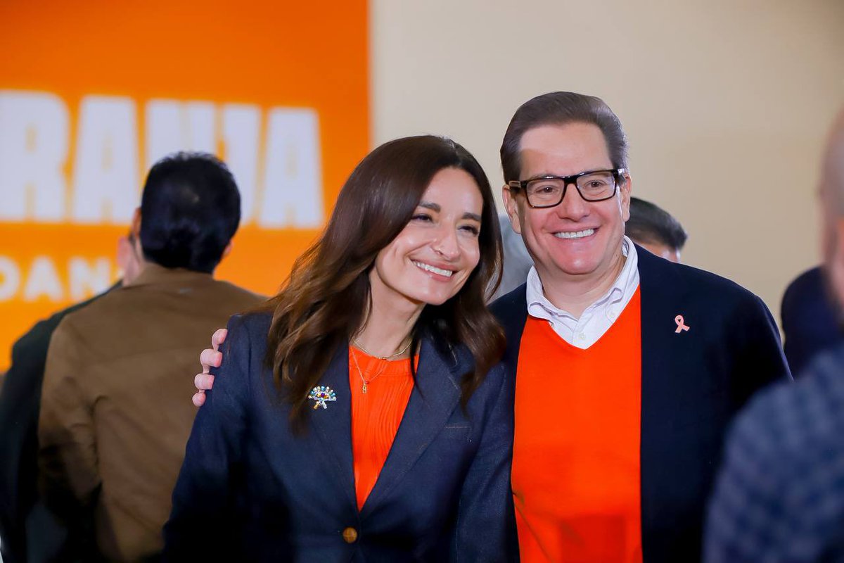 LBallesterosM's tweet photo. El futuro de México se construye escuchando y trabajando en comunidad. 🧡

Nos reunimos en la Coordinadora Nacional de @MovCiudadanoMX para seguir trabajando por el país y por Querétaro.

Y nuestra bancada naranja crece: ¡bienvenido, Mario Calzada! Qué gusto sumar esfuerzos por las familias queretanas.