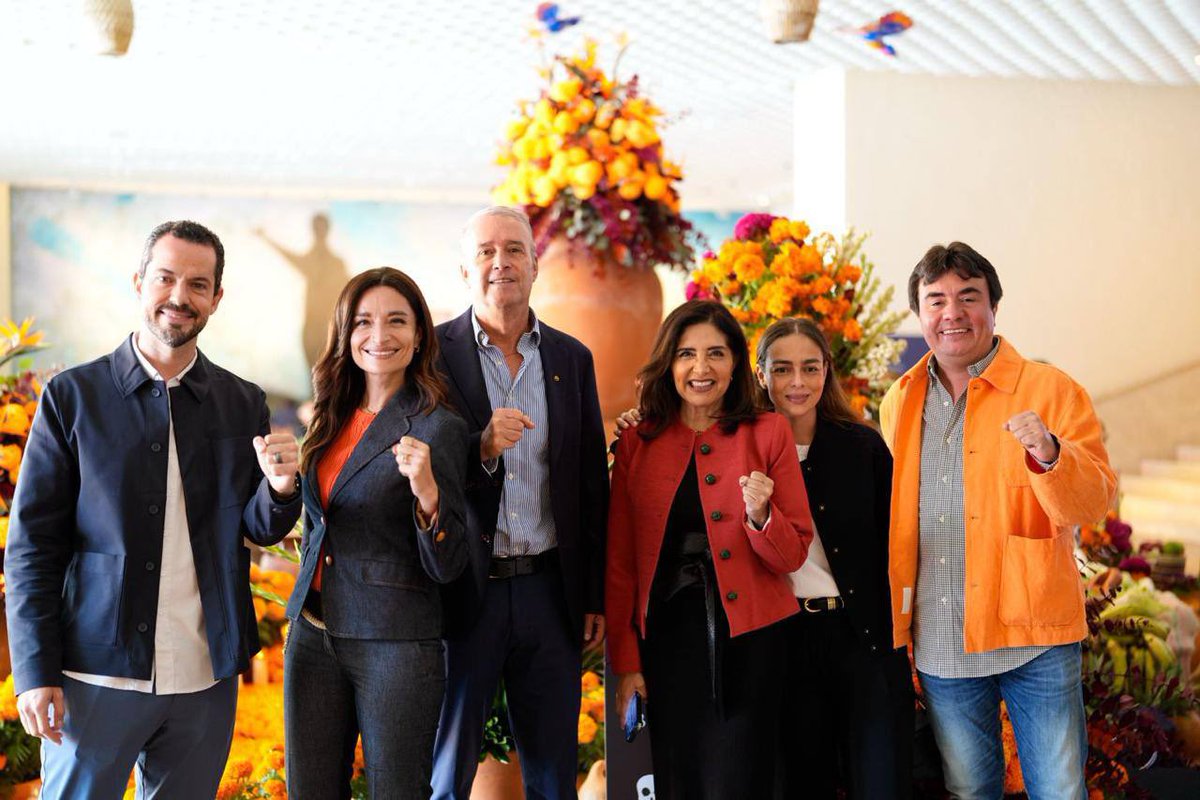 LBallesterosM's tweet photo. El futuro de México se construye escuchando y trabajando en comunidad. 🧡

Nos reunimos en la Coordinadora Nacional de @MovCiudadanoMX para seguir trabajando por el país y por Querétaro.

Y nuestra bancada naranja crece: ¡bienvenido, Mario Calzada! Qué gusto sumar esfuerzos por las familias queretanas.