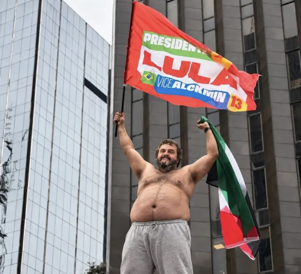 SRivoltril's tweet photo. O Rio de Janeiro elegeu o muso de Copacabana! O da Paulista que lute, porque esse chegou com o carisma e o chope em dia! 😂🍻
Bora cachaceiros com Lula 😉😂 https://t.co/VxeyvHYmOc