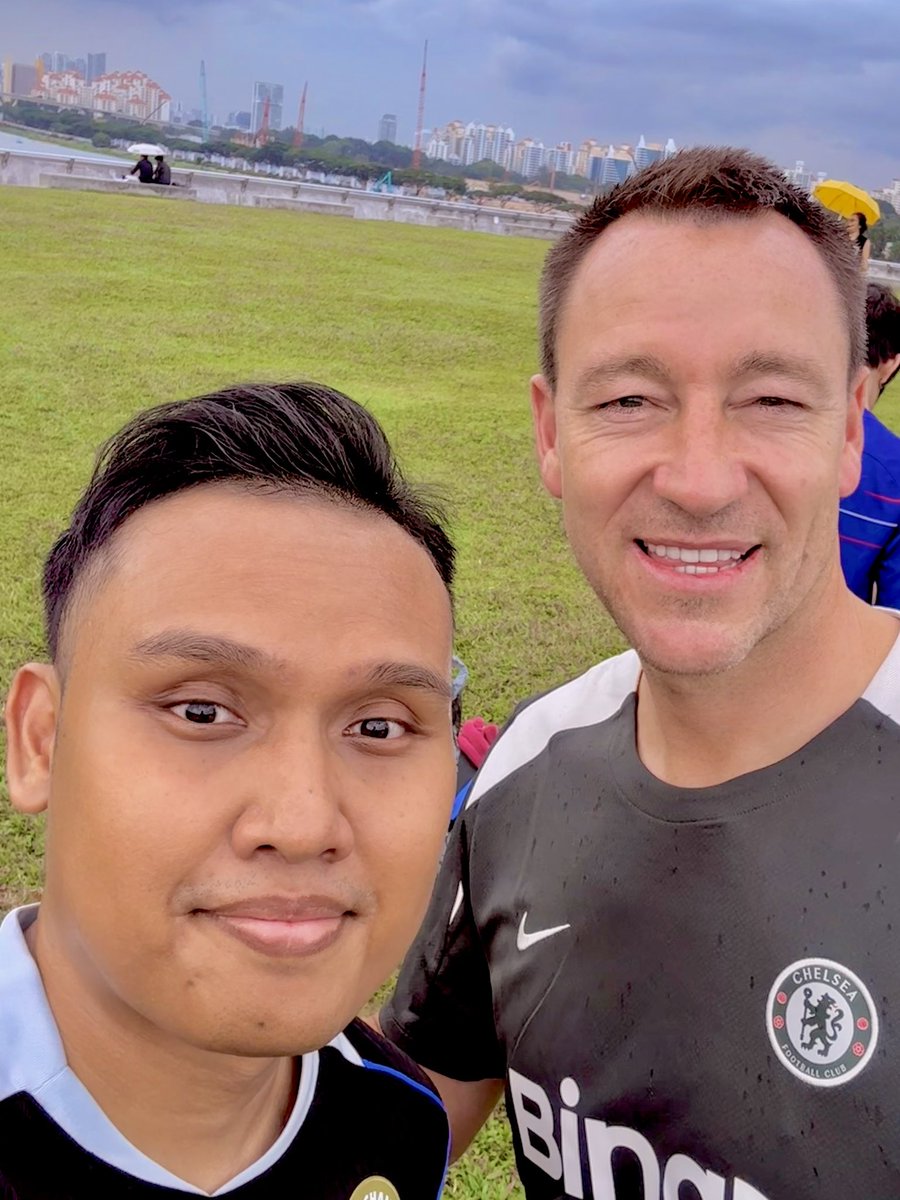 obiwanmk's tweet photo. Another throw🔙 this time. Captain, Leader, Legend @JohnTerry26 in 🇸🇬 https://t.co/DOiZ2669Wh