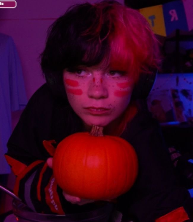 Slutbugzz's tweet photo. Krowfangz / Iris
shes so 😍😍😍😍 https://t.co/l6QwG0vgKT