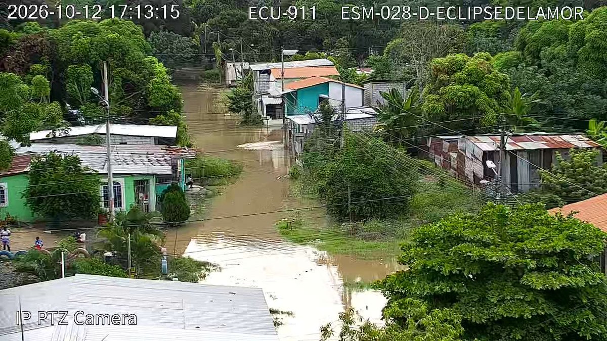 ecu911Ibarra's tweet photo. 📍 #Esmeraldas l Desde el Sistema de #VideovigilanciaECU911 se mantiene el monitoreo preventivo por el aumento del caudal del río Esmeraldas, que ocasiona anegaciones en las islas Piedad, Vargas Torres, Pianguapí y Roberto Luis Cervantes.

🚨 El @ECU911_ permanece atento a cualquier novedad para coordinar la atención con las instituciones articuladas.

📞 Ante una situación de riesgo, llama al 9️⃣-1️⃣-1️⃣.

#LíneaÚnicaParaEmergencias