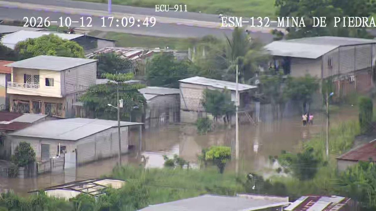 ecu911Ibarra's tweet photo. 📍 #Esmeraldas l Desde el Sistema de #VideovigilanciaECU911 se mantiene el monitoreo preventivo por el aumento del caudal del río Esmeraldas, que ocasiona anegaciones en las islas Piedad, Vargas Torres, Pianguapí y Roberto Luis Cervantes.

🚨 El @ECU911_ permanece atento a cualquier novedad para coordinar la atención con las instituciones articuladas.

📞 Ante una situación de riesgo, llama al 9️⃣-1️⃣-1️⃣.

#LíneaÚnicaParaEmergencias