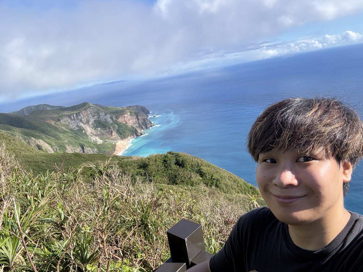 game7400's tweet photo. おはようございます

朝一登山！
母島の乳房山山頂から https://t.co/0gavaabubL