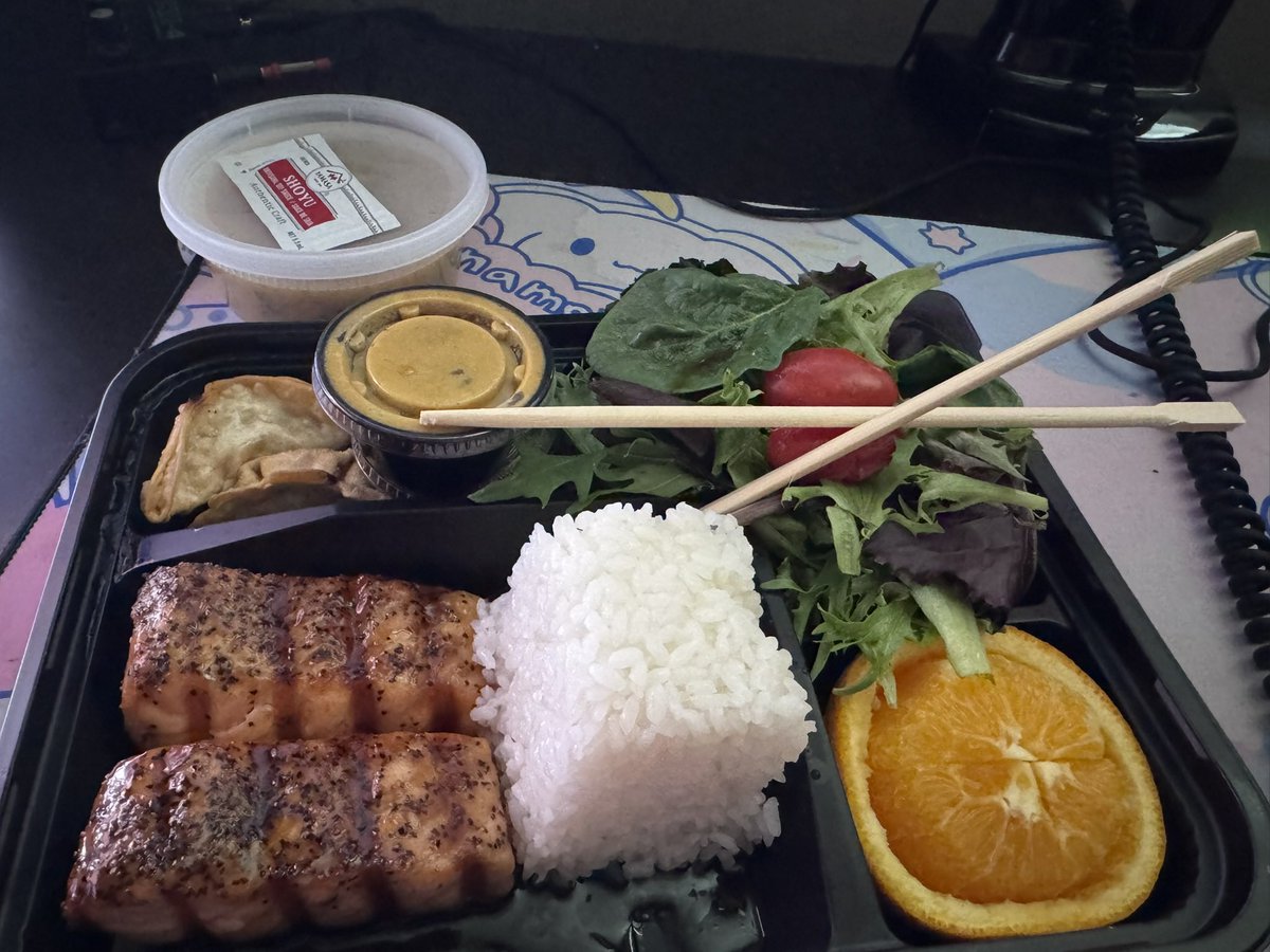 deskpetgf's tweet photo. Yummmyyy 😋😋 I love sub funded dinners https://t.co/gOpjvrNQdX