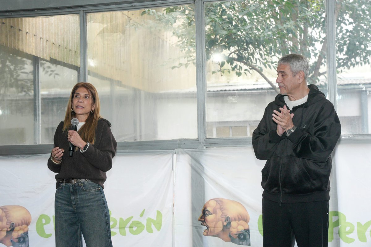 agevaperonof's tweet photo. El debate y la formación son claves para la organización política, por eso realizamos un plenario de discusión y nuestras prácticas militantes

La militancia tiene que contagiar esperanza y construir comunidad frente al intento de Milei de desintegrar los lazos de nuestro pueblo https://t.co/aiM8ENE5hD