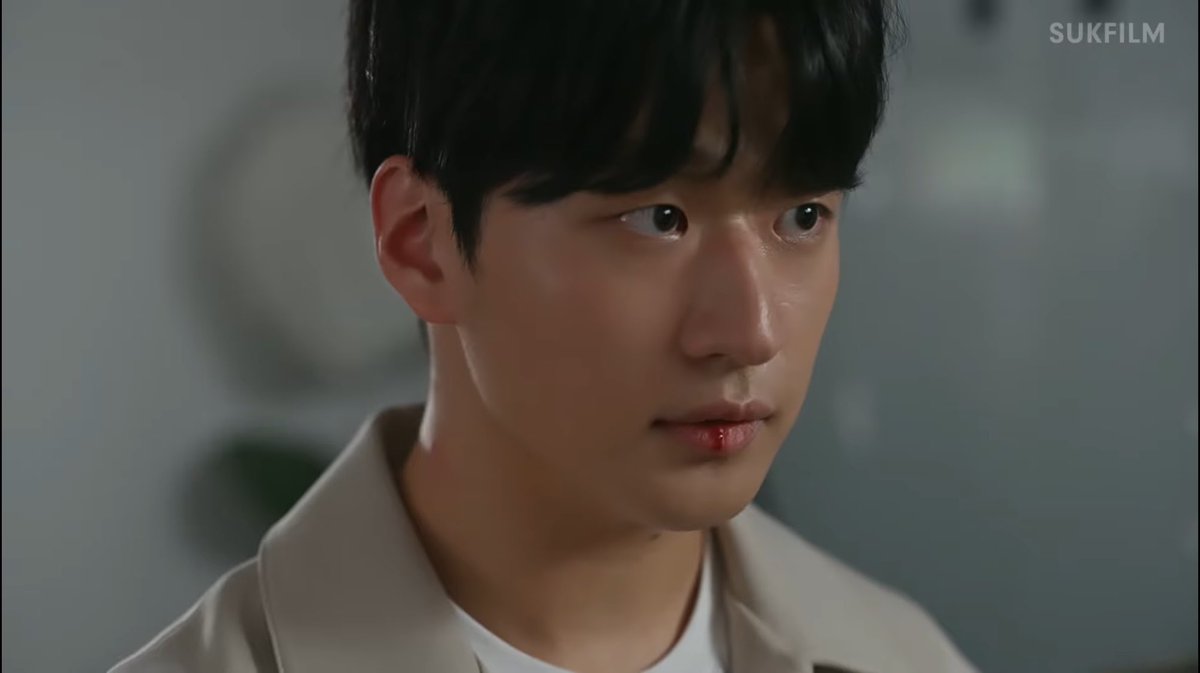 zzumback's tweet photo. 흠칫 놀라는 게 지혁이라서 놀랜걸까 기사에 집중하다가 누가와서 그런걸까
암튼 안아주고싶음 https://t.co/sYZylDLFLa