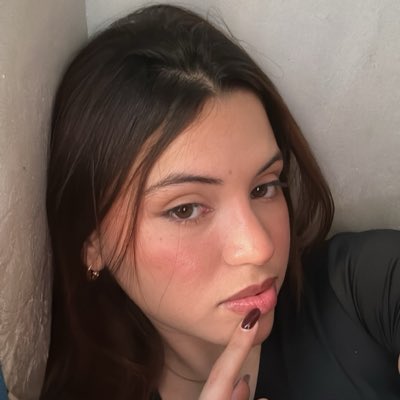 geiberly's tweet photo. #NuevaFotoDePerfil la facecard que me cargo https://t.co/RxKaba7zCx