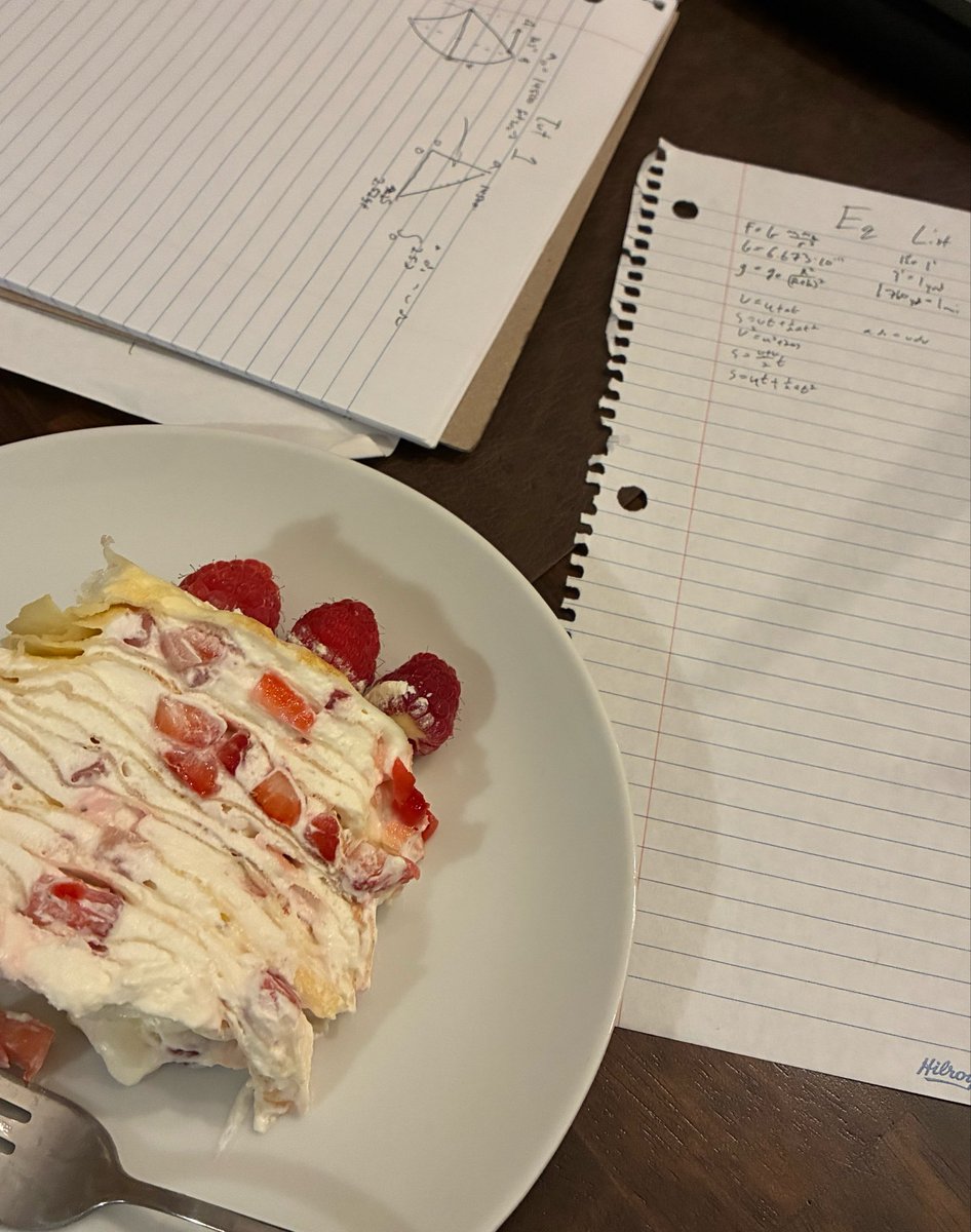 amxqiqi's tweet photo. strawberry crepe cake https://t.co/kK4aoaDSnu