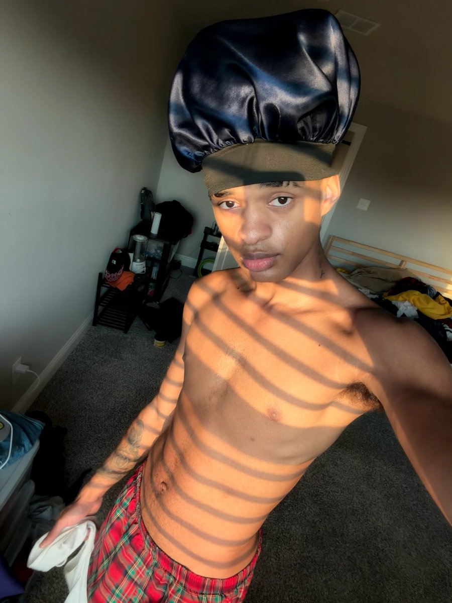 onlytayfanss's tweet photo. Before I start putting on these Halloween costumes, I wanna show up as myself first😁 So hey, my name is DeOntay
Malachi Lovette. Better known as Apex Tay https://t.co/eEVQcEPN1e