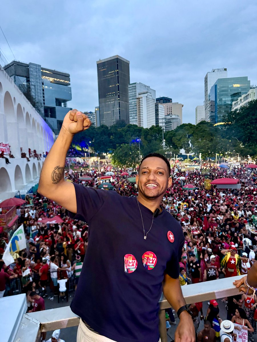 rickazzevedo's tweet photo. Hoje a luta foi nas ruas do Rio. Amanhã será em Brasília.

Fim da escala 6X1 e Lula tetra ⭐️🇧🇷 https://t.co/Wvr04T1JXk