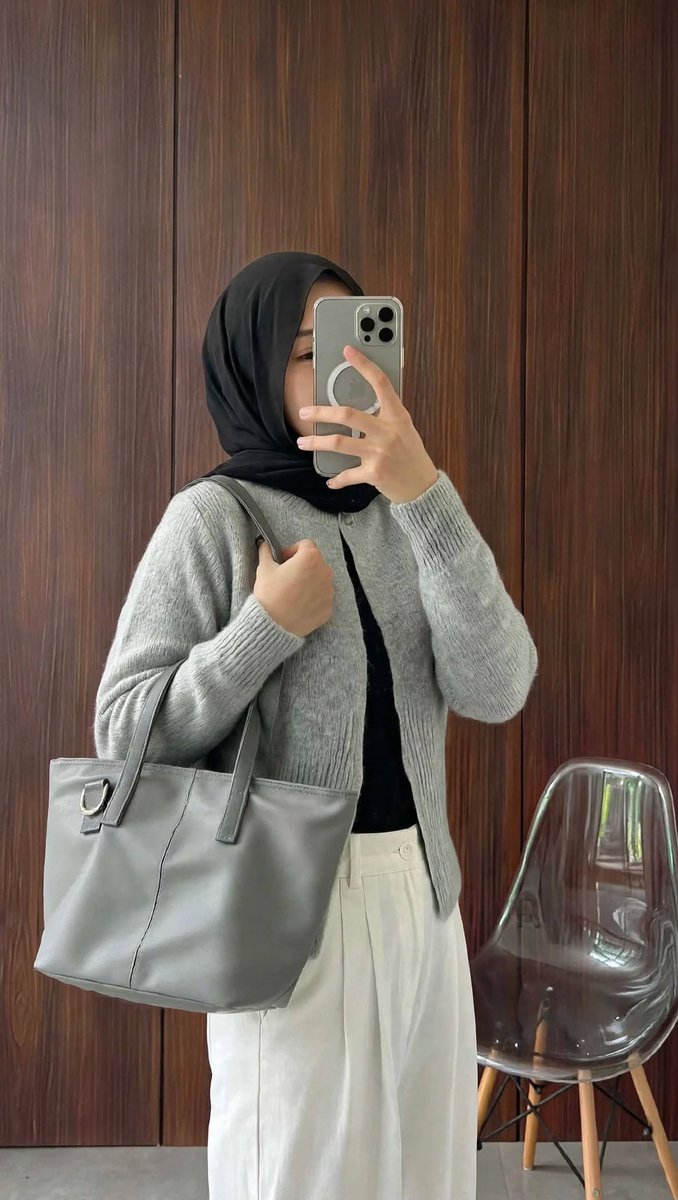 Jiantigz's tweet photo. Tas BIG ⋆˚✿🍒𐙚⋆˚
matching sama cardigan abu abunya.😘 https://t.co/aofCKfYKgc