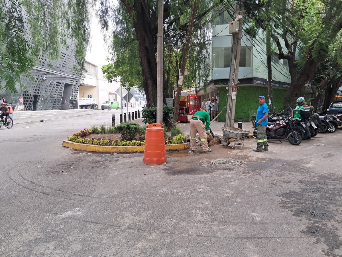 OmarGalo1's tweet photo. Escucharon nuestras plegarias ya tenemos rampas en arizona esquina dakota . Gracias @BJAlcaldia @vecinosnapoles @XitlallyconX https://t.co/05aQWnMDhZ