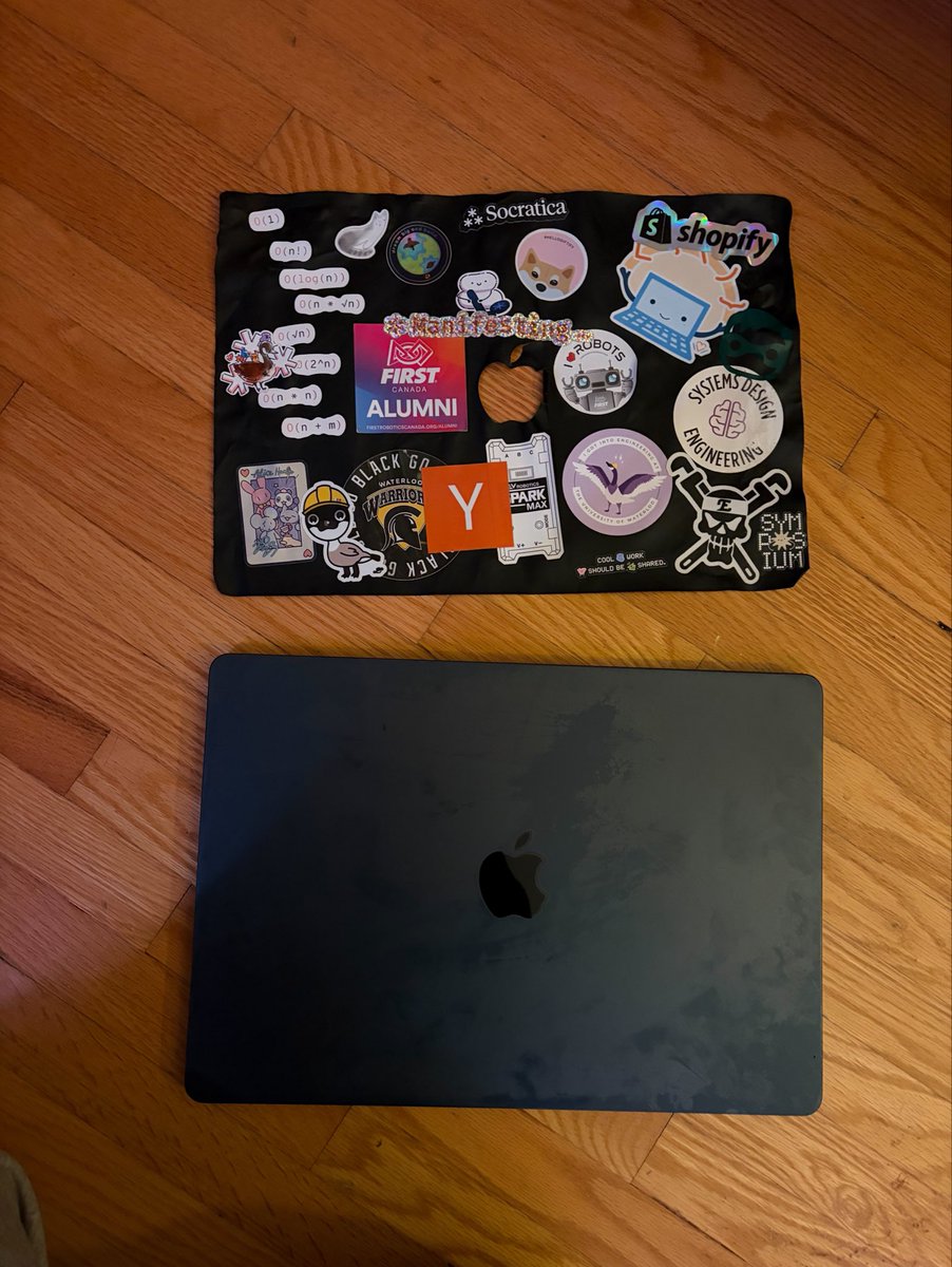 jeeffreyLin's tweet photo. just scalped my macbook
onto a new era https://t.co/T1RIo2lIp5