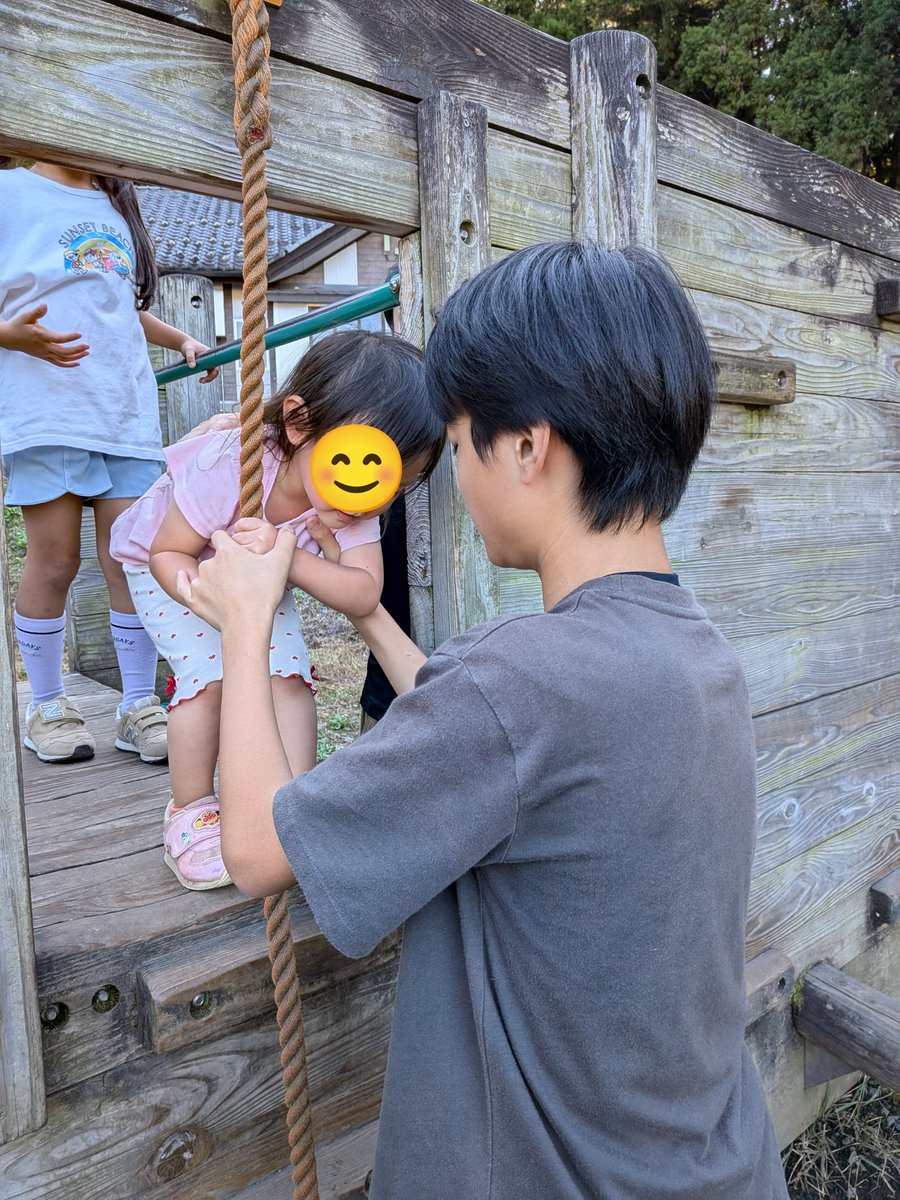 k_kana_tsuchiya's tweet photo. 皆様、おはようございます😊✨

11日の日曜日は久しぶりに、家族と楽しい時間を過ごすことができました😆✨

いつも私を応援し、家事や妹の面倒を一生懸命手伝って支えてくれている次男。
そんな次男も、日曜日は妹と元気いっぱいに走り回って遊んで、沢山食べて、沢山の笑顔をみせてくれました😊✨

そして昨日も、仕事終わりに柏駅西口にて駅頭活動を行いました🫡✨

昨日は短い時間ではありましたが、地域の皆様にご挨拶をさせていただきました！

仕事に、家事に、育児に。
毎日を懸命働き、生活している方々が、少しでも心にゆとりを持ち、大切な人との時間を過ごせる社会にしたいと感じた日。

働く人も、子育てをする人も、子どもたちも。
誰もが安心して、自分らしく暮らせる、笑顔あふれる柏市へ。

皆様の声を大切にしながら、一歩一歩、活動を続けてまいります😊✨

本日も一日お疲れ様でした🌸

#柏市
#柏駅西口 
#駅頭活動 　
#子育て支援 
#働く人の声を政治へ
#土屋かなこ