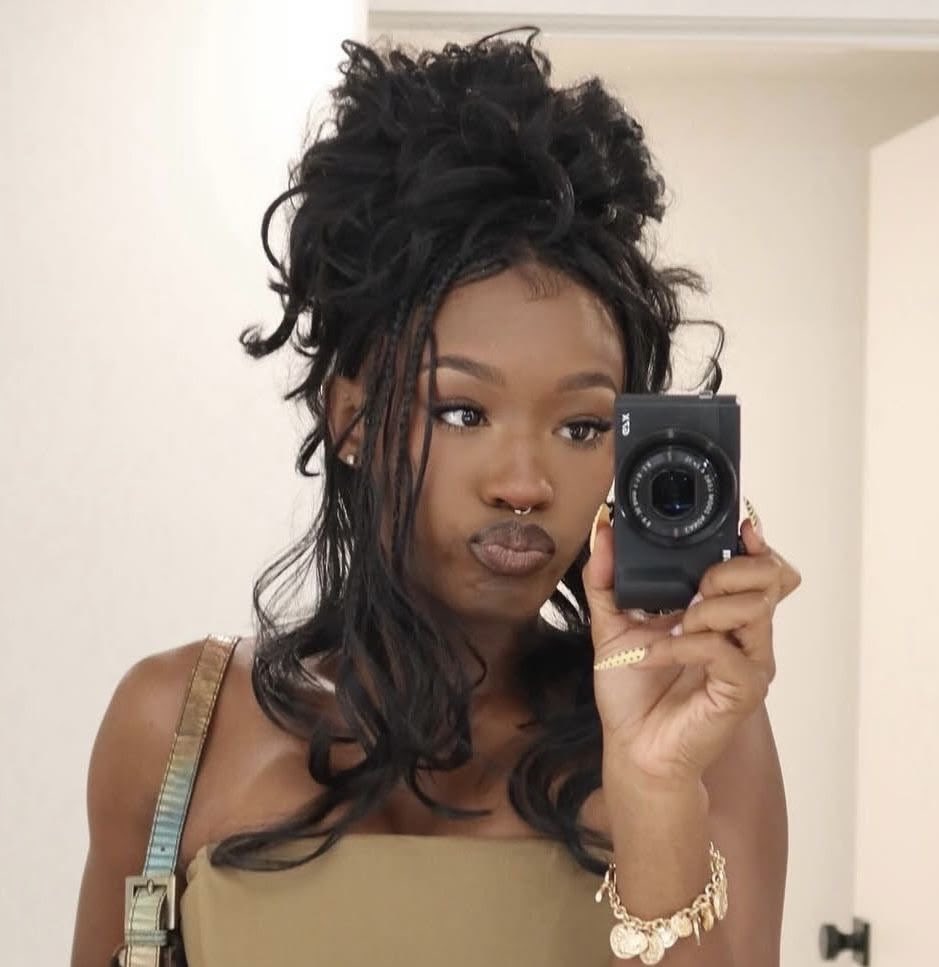 corefourdotcom's tweet photo. No modern cameras allowed 🖤 https://t.co/Do1XloWTyV