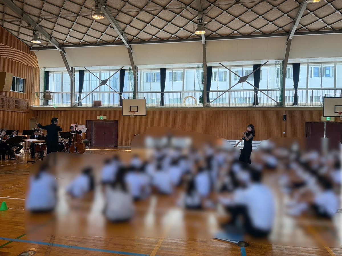 kobecityorch's tweet photo. 令和8年度 文化庁 舞台芸術等総合支援事業 学校巡回公演

本公演がスタートしました✨
児童の皆さんは大きい楽器やトロンボーンのスライドにびっくりしている様子でした。
奏者が開場中を歩き回る演出や校歌の共演など盛りだくさんのプログラムをお届けしました！

 #神戸市室内管弦楽団 https://t.co/7aRlBUnjRJ