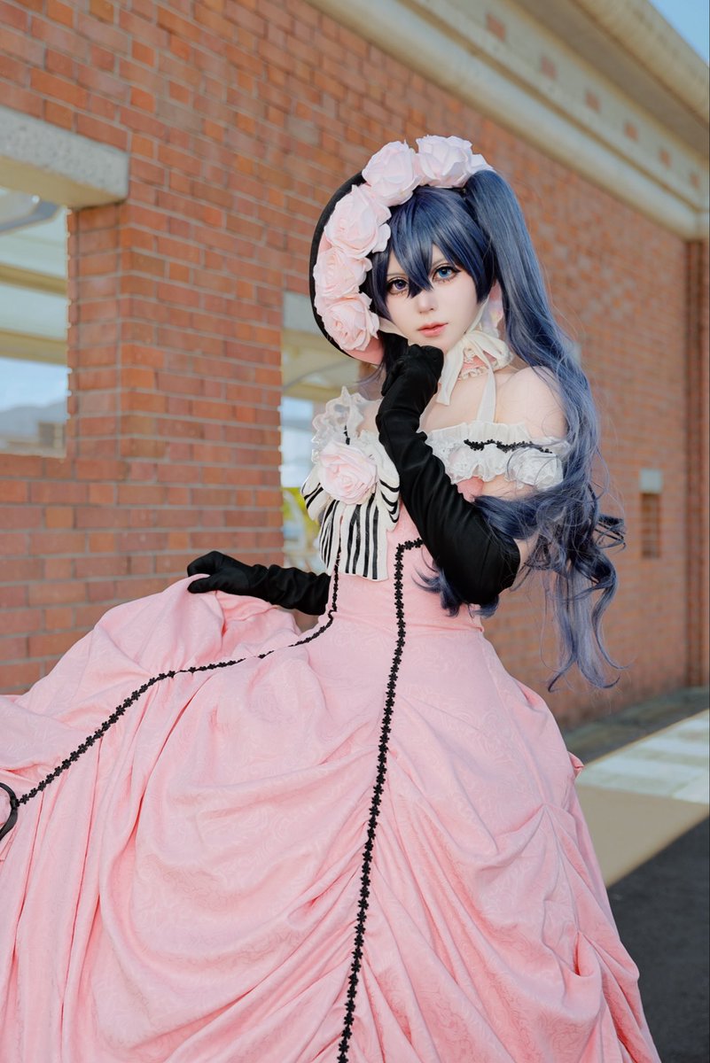 pun_cosplay's tweet photo. 駒鳥ｼｴﾙは作品史上伝説級のかわいさなんだけど中身は
女王の番犬/気高きファントムハイヴ伯爵/美少年/ということを意識している
あくまで女装した男の子らしさを表現したい https://t.co/jhevmpd3m5