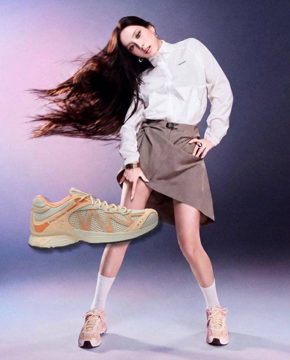 AJfinds_'s tweet photo. TEH, PAANO NAGING SO CLASSY ANG SALOMON BIGLA?! 😭🤌🏻✨

Bea Alonzo, Kathryn Bernardo, Gabbi Garcia &amp; Jisoo really said na trail shoes can be CHIC TOO! 😩💅🏻 From pang-hike to pang-clean girl, travel OOTD, at sosyal na everyday fits real quick! 😂🤍 https://t.co/nrHoLELRMk
