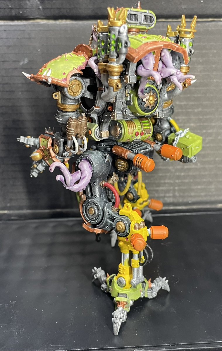 KenzoKozima's tweet photo. I’ve nearly got one of my Wardogs done!! Now it’s time for weathering and touching up. Also need a name for the lil guy on top. So drop your suggestions and I’ll pick the most popular!! 
#WIPㅤ #warhammer40kㅤ #Vtuberㅤ #Nurgle https://t.co/Y3qERZAllX