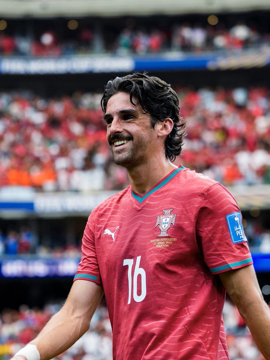 AFC4NET's tweet photo. 📲🇵🇹 حساب منتخب البرتغال:

هدف وصناعة من ترينكاو في انتصار الأهلي على الوصل 👑 https://t.co/MfEVu7DtvW