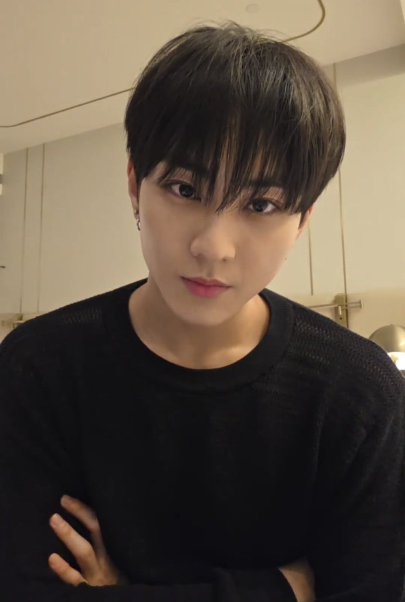 kamitonazsa's tweet photo. 아웃기다
누나 천성이 착해서 애들혼내는거 힘들어하는데
양주넌이 자기혼내킬때 벌떡일어나더니
잠깐만중언아 나 이말메모좀할게< 이래서 양주넌 개허탈한웃음지음

하… 다썼어요?
응
다시앉아요그럼. 누나지금미안한사람의자세가아니잖아
와.. 잠시만 이것도메모좀할게
하아… https://t.co/YBSAVdt0IZ