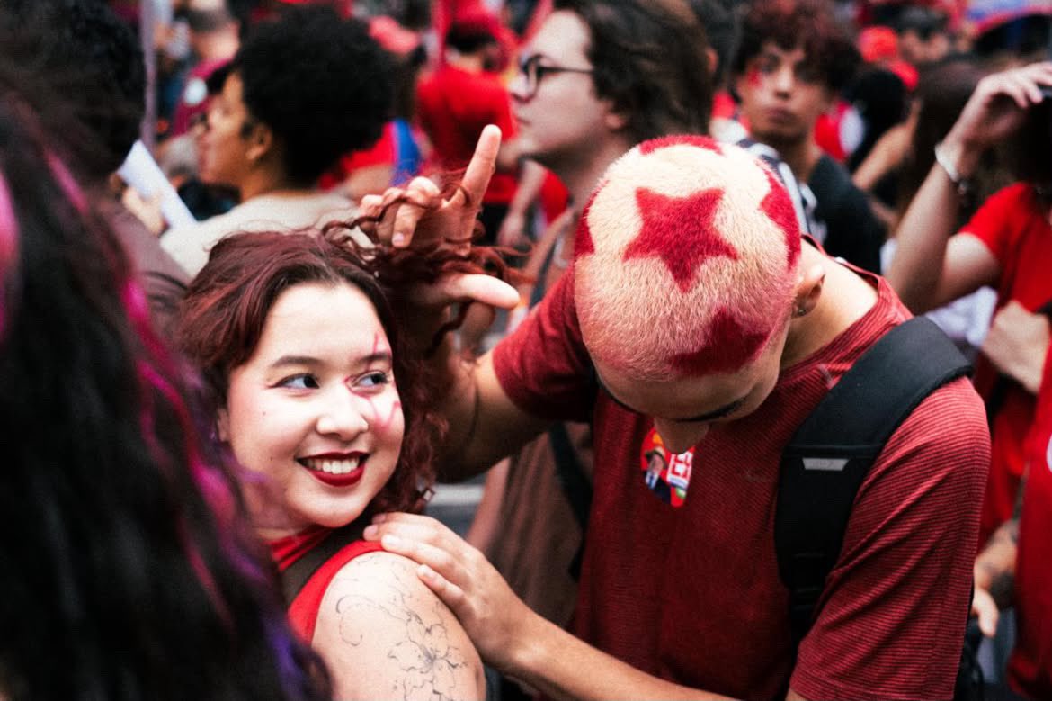 ferrariirobe's tweet photo. e pra quem nao gostou (e obv que pra quem gostou tb) seguem mais fotos minhas e do meu amor na manifestação ontem!

📸: pelos incríveis @emanumaue e @/pedrolongo_ (insta). Trabalho lindíssimo. Honradíssima de fazer parte disso com vocês❤️⭐️ https://t.co/68R4PgiFfi