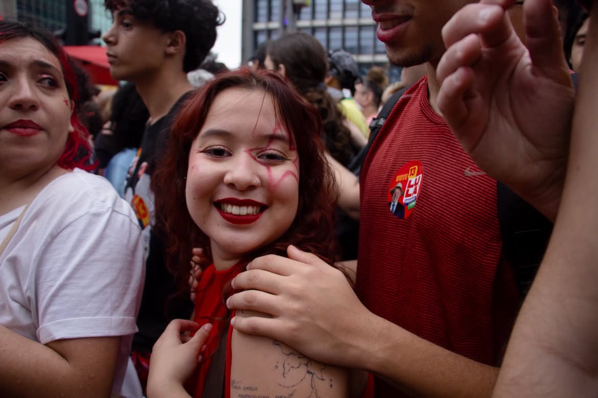 ferrariirobe's tweet photo. e pra quem nao gostou (e obv que pra quem gostou tb) seguem mais fotos minhas e do meu amor na manifestação ontem!

📸: pelos incríveis @emanumaue e @/pedrolongo_ (insta). Trabalho lindíssimo. Honradíssima de fazer parte disso com vocês❤️⭐️ https://t.co/68R4PgiFfi