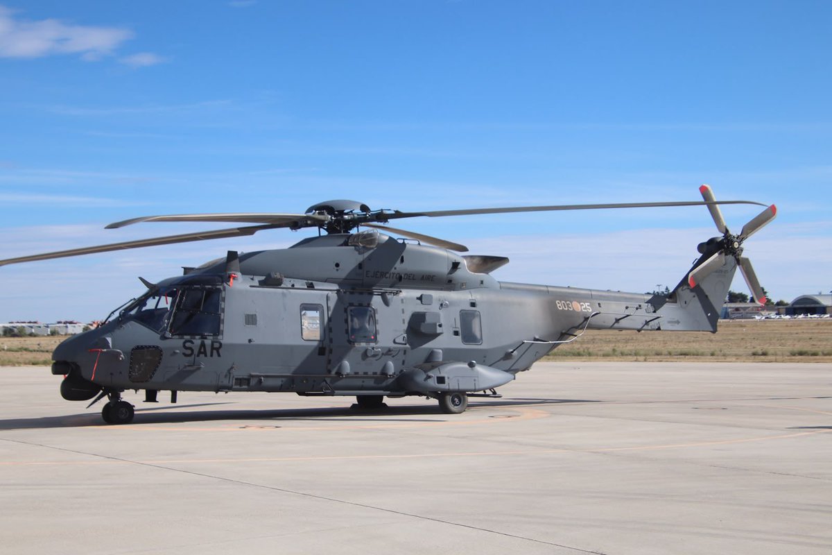 holy_sick's tweet photo. Base visit to Cuatro Vientos Spain, for #DFN26 #aviation #helicopters #Spain https://t.co/dJpR9m2JNI