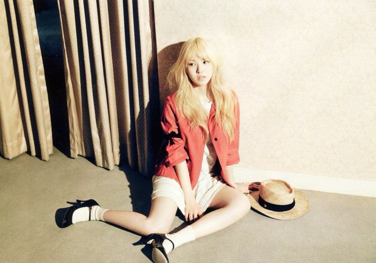 revelfiIms's tweet photo. — red velvet, nylon korea (2015) https://t.co/bVBmEiwR5H