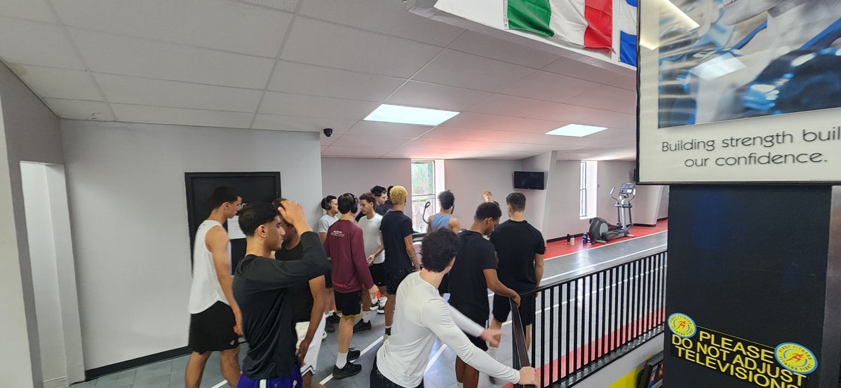 CoachValottoF's tweet photo. A bit of conditioning for the start of the 2nd week. Let's go guys!!

#prepschool #club #travel #basketball #preseason https://t.co/pwt6jXCt6U