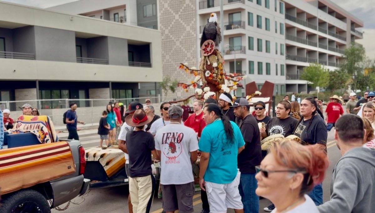 NAC_Phoenix's tweet photo. ❤️ WITH GRATITUDE! Thank you for being part of this celebration and for joining us in honoring Indigenous Peoples and cultures, not just on parade day, not just today, but every day.
#IndigenousPeoplesDay #NativeAmericanRecognitionDays #NACcommunity https://t.co/8SR4SgSp1Y