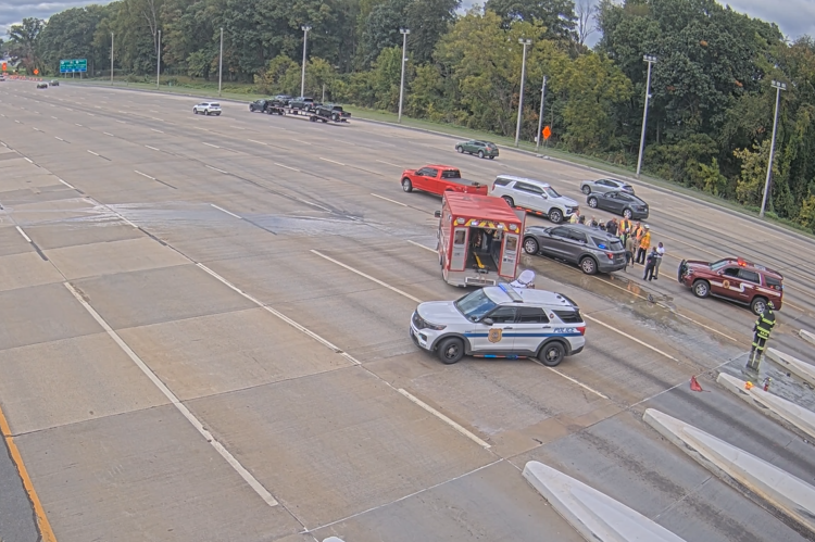 wdeltfx's tweet photo. Serious crash on the #DelawareMemorialBridge SB at the Toll Plaza. Avoid the area and expect delays. Use alternative bridges if possible.
PC DRBA @demembridge
#netde #wdeltrafficwatch #DETRAFFIC #DelawareTraffic https://t.co/Op78RgA63d