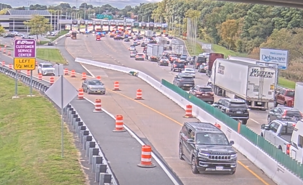 wdeltfx's tweet photo. Serious crash on the #DelawareMemorialBridge SB at the Toll Plaza. Avoid the area and expect delays. Use alternative bridges if possible.
PC DRBA @demembridge
#netde #wdeltrafficwatch #DETRAFFIC #DelawareTraffic https://t.co/Op78RgA63d