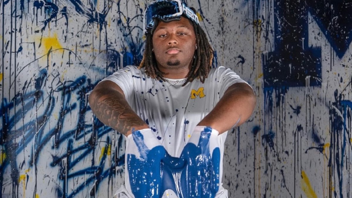 ethanmmcdowell's tweet photo. Top 100 Michigan DL commit Xavier Muhammad recorded 2 sacks, 3 TFLs and 10 total tackles in his best game so far this season.
He's https://t.co/lHmtwSedet's commit of the week!
Keeping up with the 2027 cass: https://t.co/pwmqJvloh7 https://t.co/sLz8k8MmpK