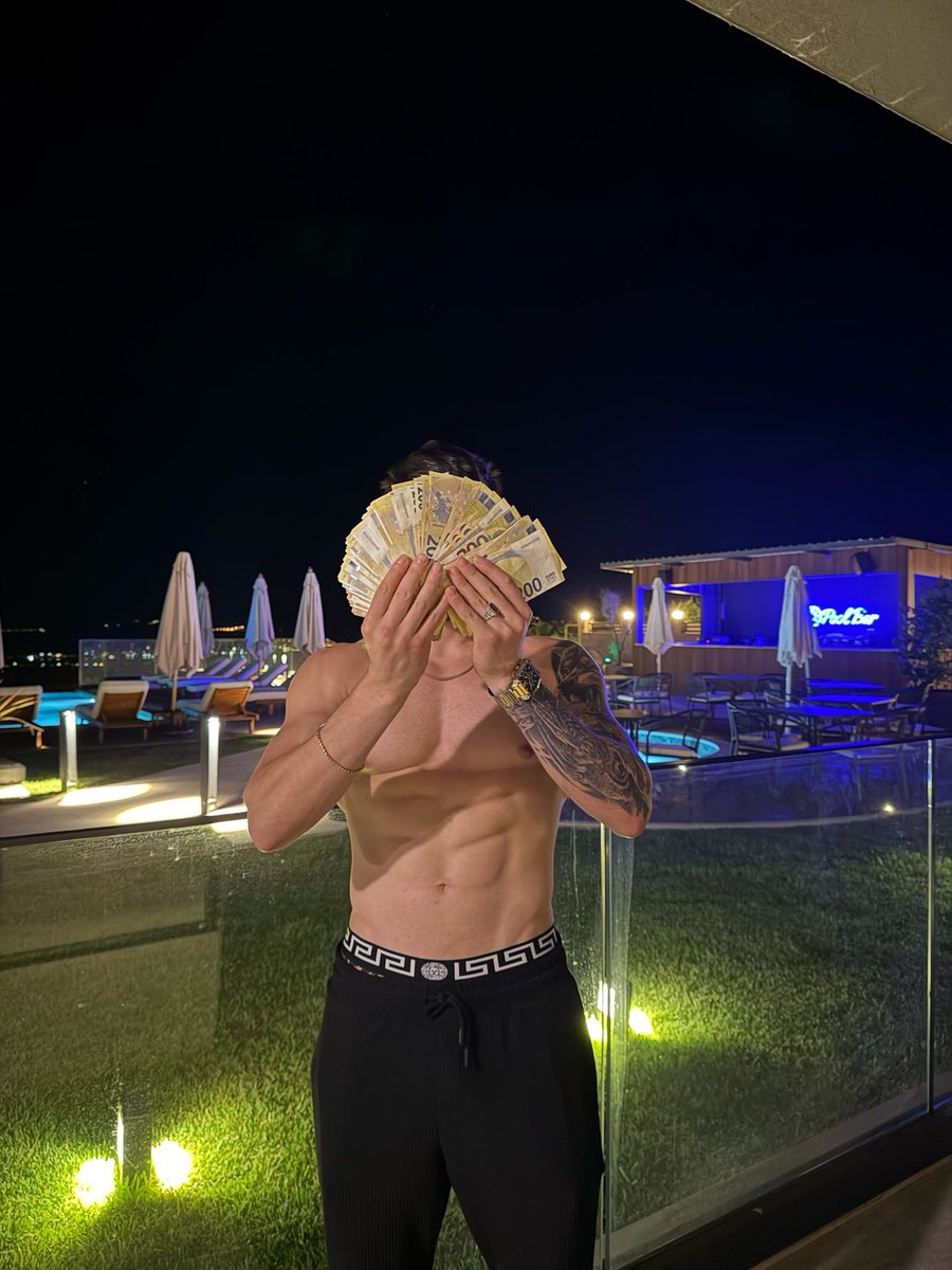 atabookie's tweet photo. Parasız erkeği artık annesi bile sevmiyor 😏 https://t.co/TcyKQfjTgS