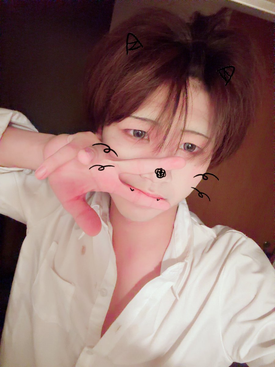 reo_dopalove's tweet photo. れおはメイクしたまま寝ます。おれ最強 https://t.co/wtcVRJNBrQ