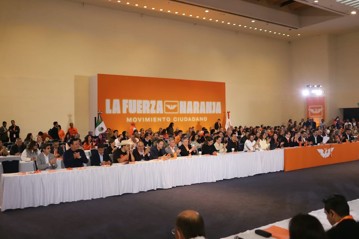 NestorCamarillo's tweet photo. ¡Ya estamos con la gran #FuerzaNaranja! 🍊🧡

Desde la #ComisiónPermanente y la Coordinadora Nacional de @MovCiudadanoMX , seguimos trabajando en equipo. https://t.co/UArZTClpTM