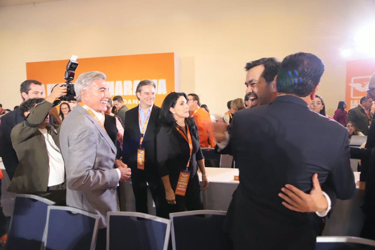 NestorCamarillo's tweet photo. ¡Ya estamos con la gran #FuerzaNaranja! 🍊🧡

Desde la #ComisiónPermanente y la Coordinadora Nacional de @MovCiudadanoMX , seguimos trabajando en equipo. https://t.co/UArZTClpTM