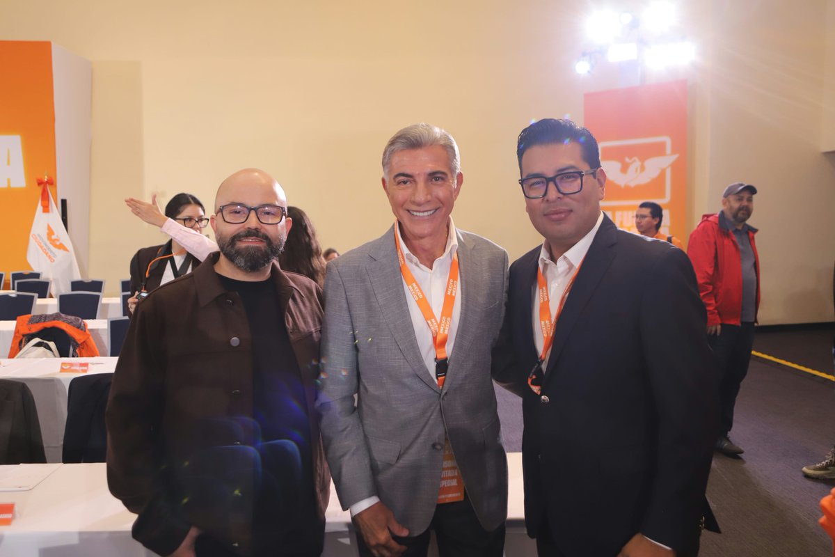 NestorCamarillo's tweet photo. ¡Ya estamos con la gran #FuerzaNaranja! 🍊🧡

Desde la #ComisiónPermanente y la Coordinadora Nacional de @MovCiudadanoMX , seguimos trabajando en equipo. https://t.co/UArZTClpTM