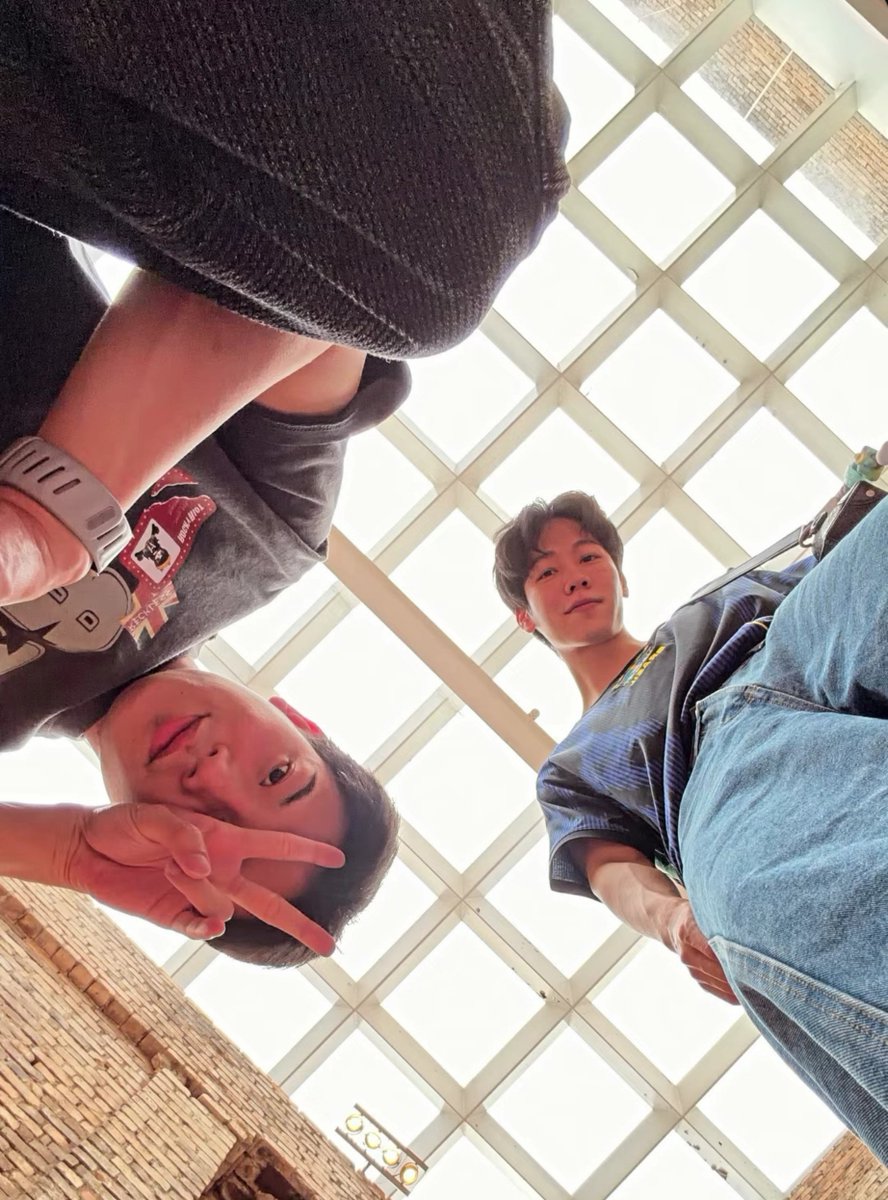 bpyw_7's tweet photo. all these selfies, i'm not used to it ༎ຶ⁠‿⁠༎ຶ https://t.co/2gEJMTgOD5