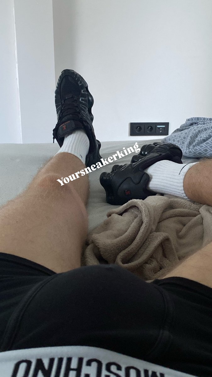 yoursneakerking's tweet photo. Który chętny?
#sneakers #nike #shox #fag https://t.co/tFRHbgX7ot