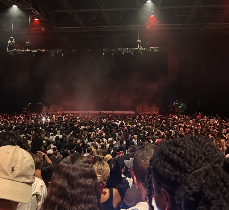 tylakiss's tweet photo. SOLD OUT BTW 
#APOPTOUR https://t.co/9drrdZ9n3P