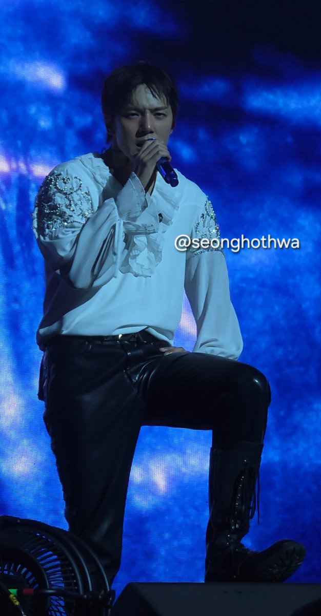 seonghothwa's tweet photo. He really solidified himself as my bias at the concert like the concrete has dried i am in the Minhyuk house

#minhyuk #민혁
#MONSTAX #몬스타엑스
#MONSTAX_THEX_NEXUS
#MONSTAX_THE_NEXUS_TORONTO https://t.co/sEgdOyjpSD