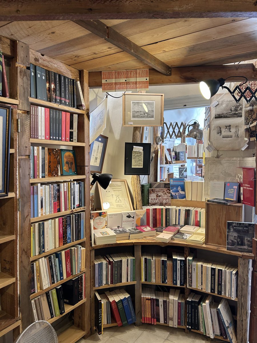 niluvsss's tweet photo. found this cute little bookstore in santorini https://t.co/kS0QyWkMgc
